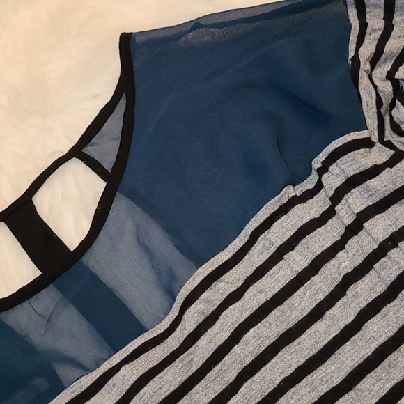 Unique style top - Picture 2 of 4